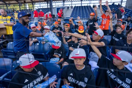 PHOTO GALLERY: Little Leaguers and the MLB Little League Classic